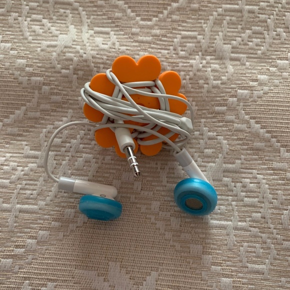 Apple Original Ear Bud & Cord Saver - Picture 1 of 1